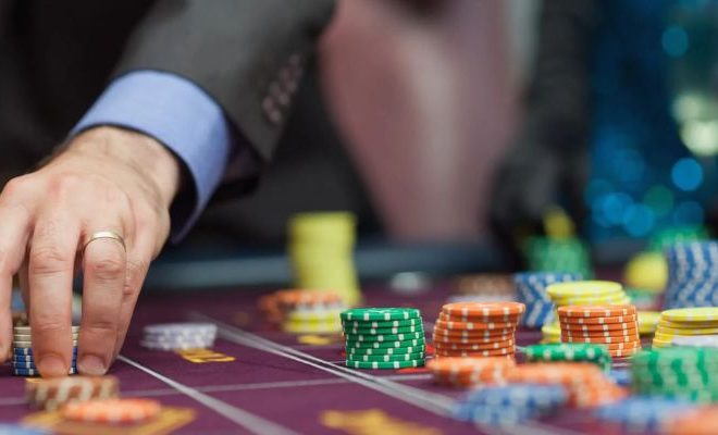 Croupier: Người quản lý trò chơi trong casino